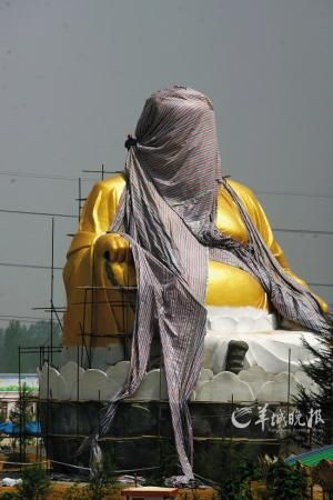 河南洛阳偃师"大背头弥勒佛"将拆除