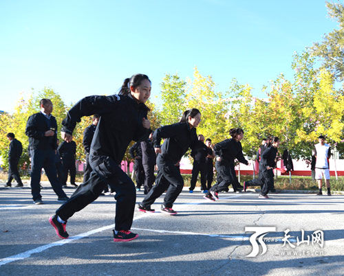 新疆福海监狱举办庆十一民警职工运动会