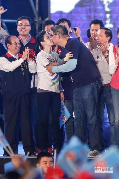 选前之夜连胜文蔡依珊接吻放闪