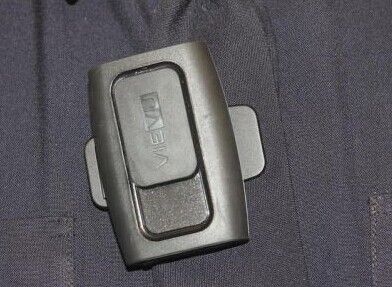 纽约警察启动随身佩戴摄像头试点华裔民众叫好