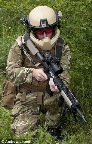 英军装备新型头盔