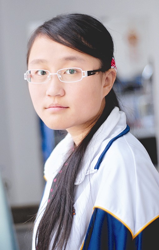 知识点要熟记于心   去年中考总分第一(431分)的骆雅婷同学