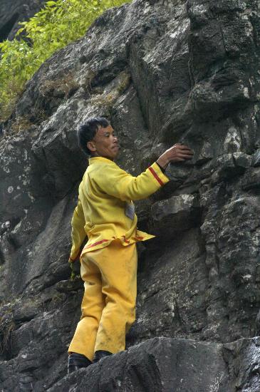 图文:中法"蜘蛛人"同时上演"绝壁芭蕾"(4)