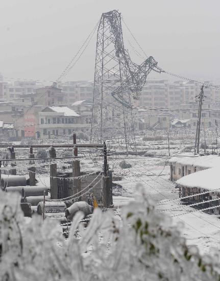 图文:郴州市苏仙区一座损毁的输电线路铁塔