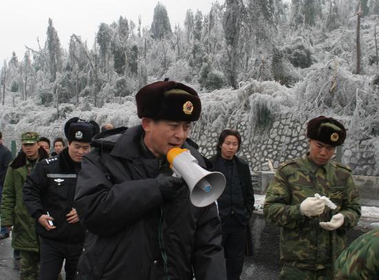 图文:冰雪中,他们交出合格答卷―记广州军区某师