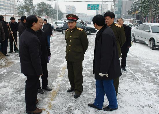 图文风雪中他用忠诚擎起一片天――记河南信阳军分区司令员马启明1