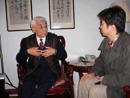 图文编导采访中央党校教授叶笃初