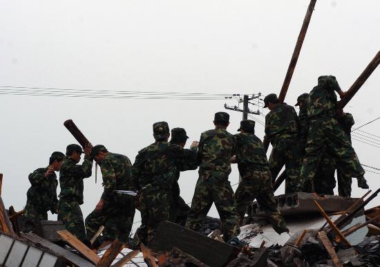 四川汶川地震組圖:十大感人教師