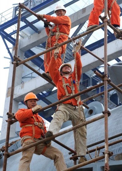 图文:(经济)(2)奋战在天津百万吨乙烯工程建设工地的建设者