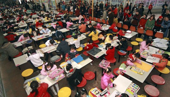 图文:#(文化)(1)福建厦门举行少儿科幻绘画比赛