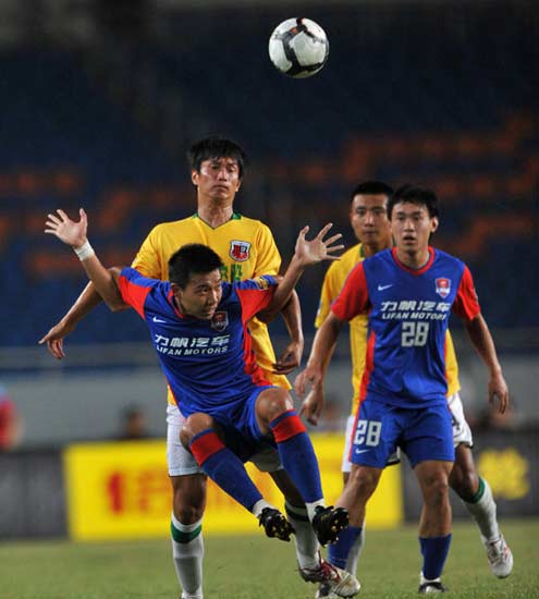 重庆力帆主场战胜南昌队(组图)