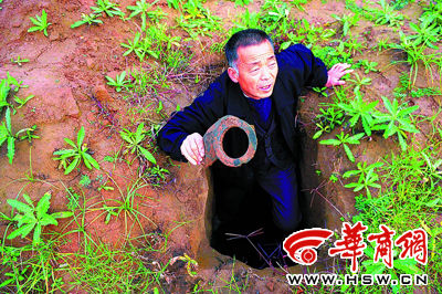 菜地里咋老有人挖深洞(图)
