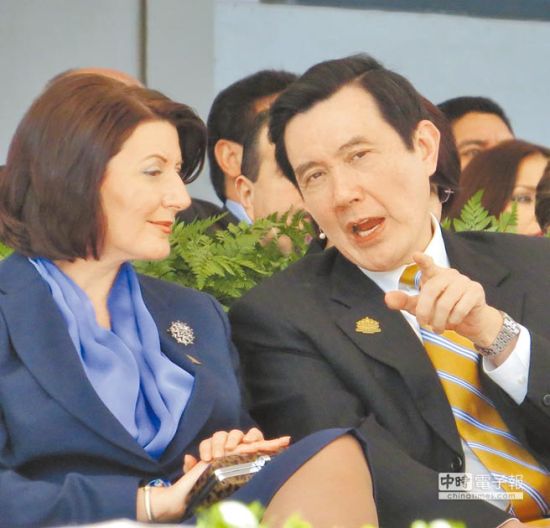 马英九与科索沃女总统有说有笑(图)