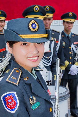 台陆军拍摄2015年招募月历3名女兵亮相图