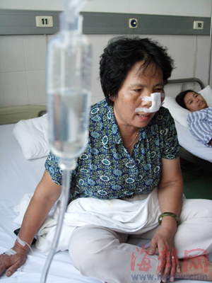 14日下午,泉州市区大淮菜市场发生一起城管执法冲突事件,一名65四的