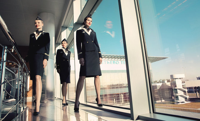 俄空姐2012日历演绎天上恋人 美女中的极品(组图)