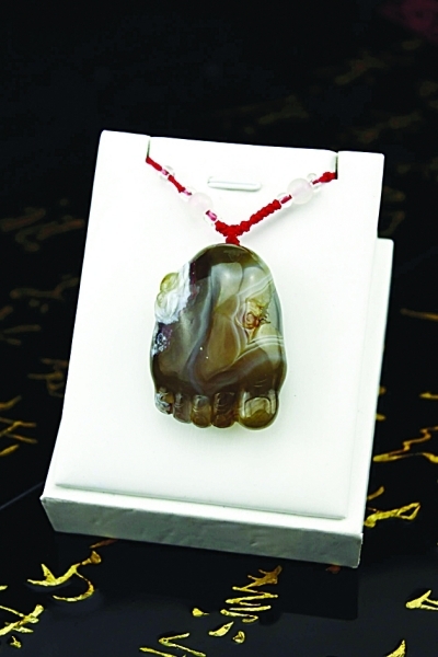 雨花石雕刻挂件.