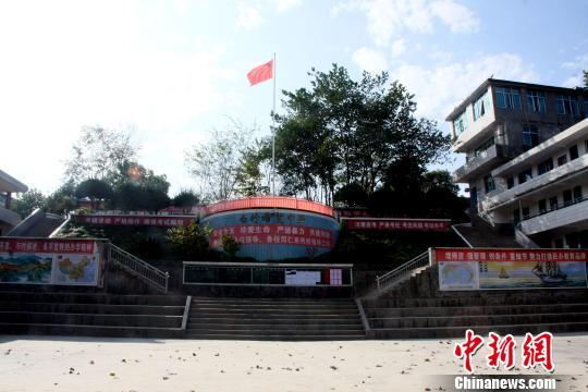图为重庆酉阳县麻旺镇加强村白竹希望中学.