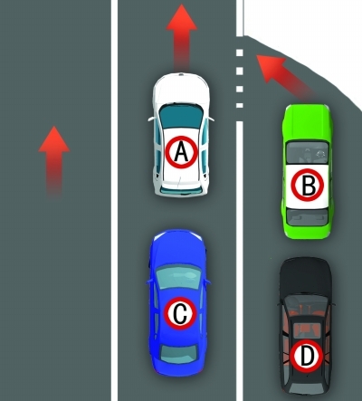 南京交管回应网络版"避让新规" 右转让左转的法则正确