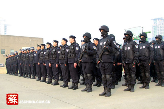 昆山特警下辖机动队,冲锋队,突击队."ptu"机动部队.