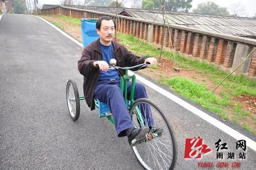 江南机器厂老工人发明无链条的三轮自行车