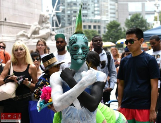 泰国空军宴会曝光:裸女劲歌热舞娱乐军人(图)