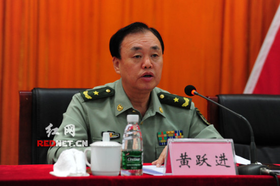 (广州军区副参谋长,军区国动委秘书长许再华出席动员大会并讲话.