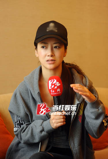 陈紫函在湖南卫视周播栏目《只因单身在一起》中则变身神经质的任潇潇