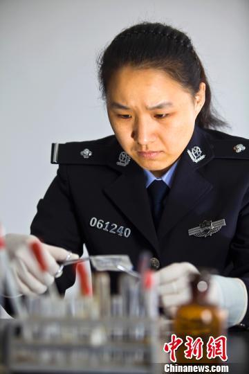 山西"80后"女法医:身着警服寻找"死亡密码"