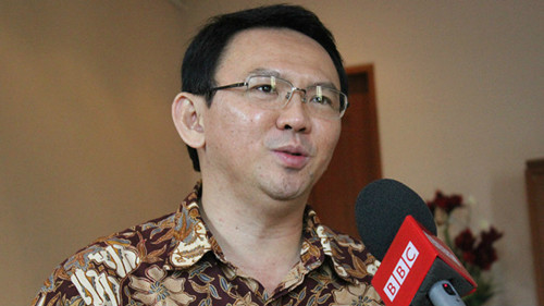 印尼雅加达华裔省长钟万学患骨痛热症 其子同患病