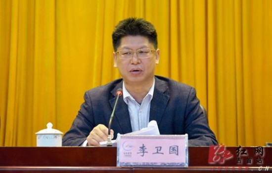 湘西州委常委,吉首市委书记刘珍瑜在会议上讲话