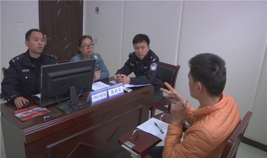 邹振鹏 杨勤煊)4月15日,沅陵警方依法将流窜作案的公交车扒窃团伙犯罪