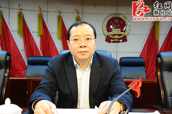 (邓敏炉发表讲话)(会议现场)