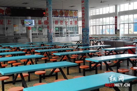 湖南媒体深入考点"明查暗访" 目击宁乡一中高考现场