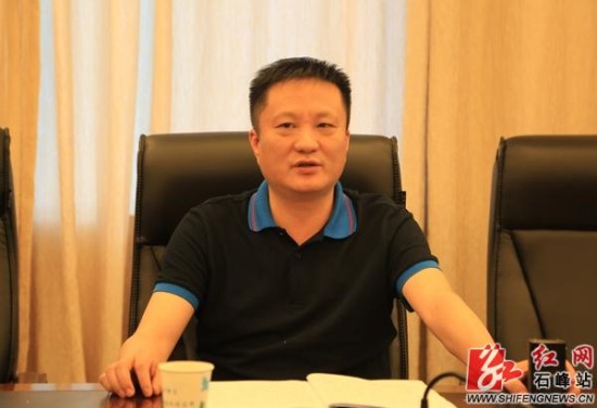 龙志华就践行"三严三实"讲专题党课