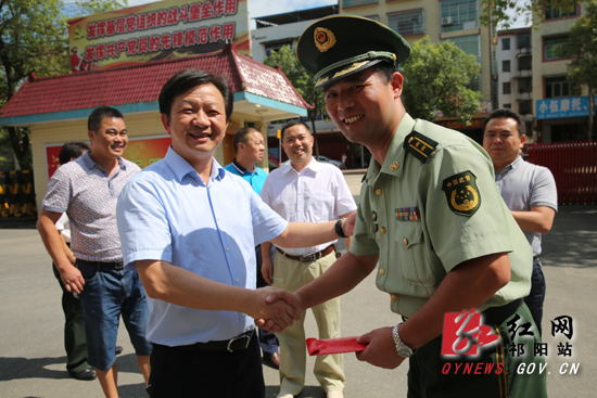魏湘江带队走访慰问祁阳县人武部武警中队消防大队官兵
