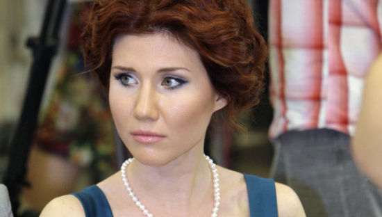 美女间谍安娜·查普曼已变身知性美女.