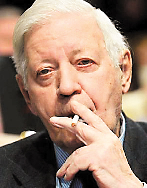 德前总理施密特吸烟被起诉