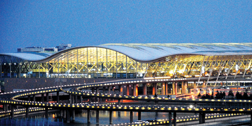 浦东国际机场扩建工程2号航站楼夜景.傅国林