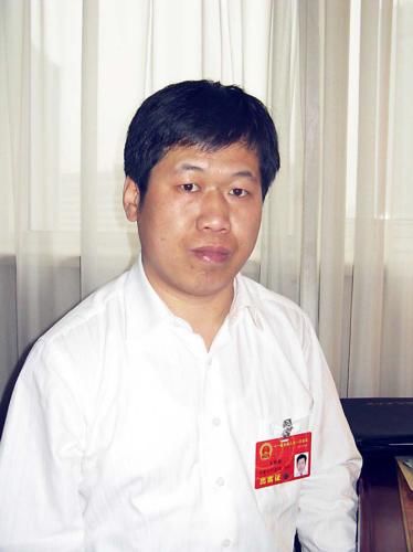 王润刚代表:企业和员工应"互利共赢"