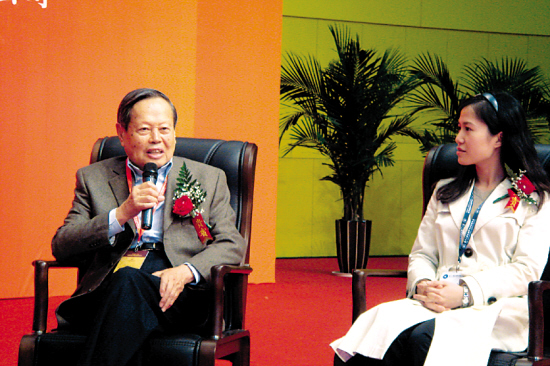 一场有杨振宁,王蒙,梁晓声,蔡志忠等名人参与的"读者大会"颇为惹眼