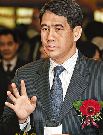 香港警务处处长邓竟成早前接受访问时反击,指事件因为传媒高调采访才