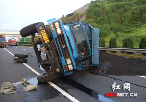 "电煤车"事故频发 提醒:抢运还要保安全(图)