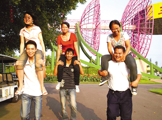 老公扛老婆比赛跑得快