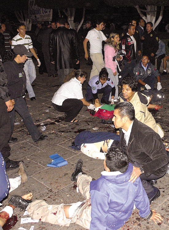 独立日血案8死百余伤