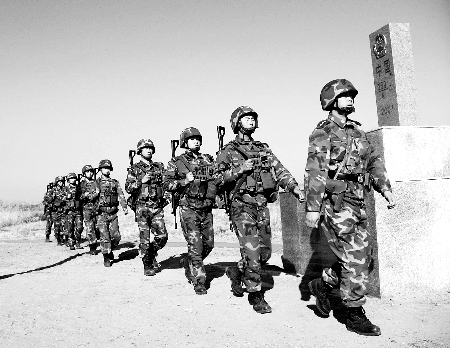 14日,中国边防战士在黑瞎子岛履行防务新华社/图