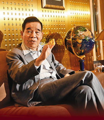 郑裕彤料港经济低迷两年 但背靠祖国毋须太担忧