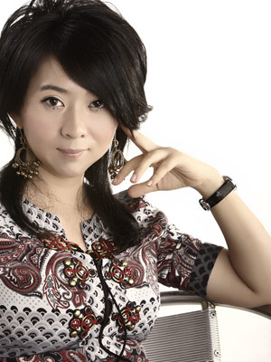 "漂亮皇后"夏曼 16年"漂亮事业"破茧成蝶