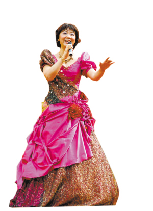 女高音歌唱家张礼慧乔榛,丁建华为周末音乐会祝词从《红旗颂》到