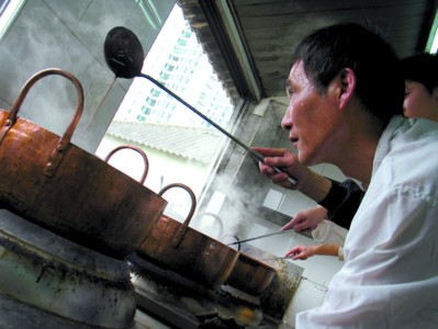 > 正文           正值冬令进补的旺季,沪上各大药房,医院都挤满了前